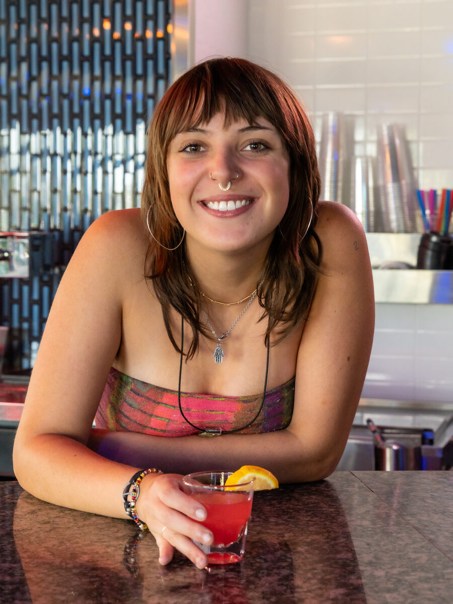 Emma, Kava Tender